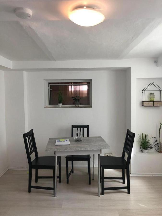 Bescheidene Untergeschoss Wohnung In Guter Lage. Cologne Luaran gambar